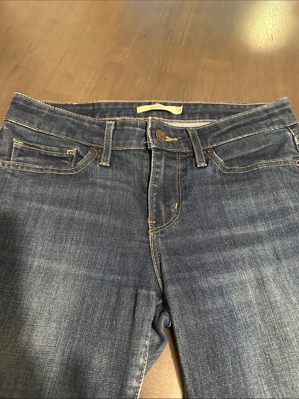 Levi's Women's Dark Blue Skinny Jeans with Faded Wash